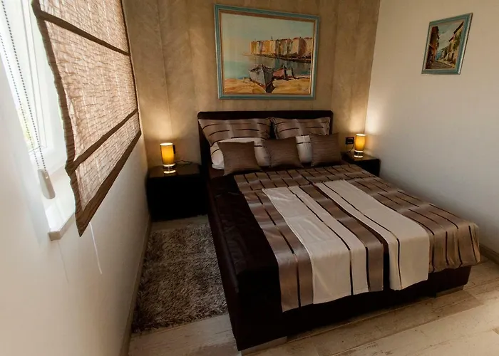 Crystal Sea - - Brac *